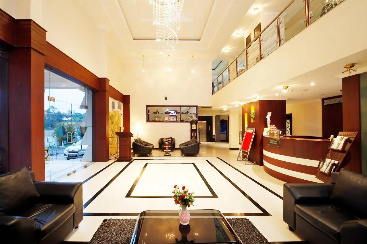 Rose International Hotel Nilambūr