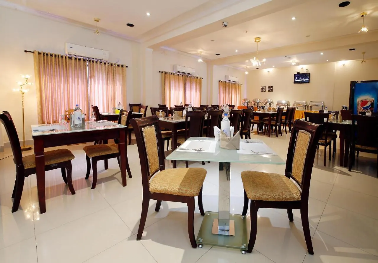 Rose International Hotel Nilambūr