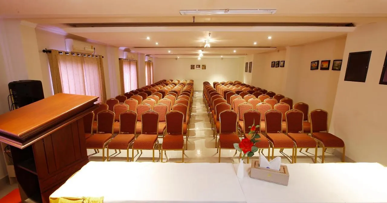 Rose International Hotel Nilambūr